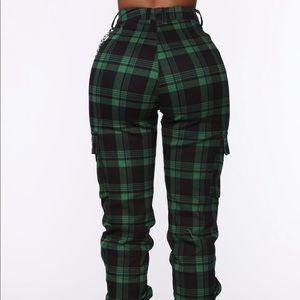 FASHION NOVA Green Plaid Joggers/Cargos